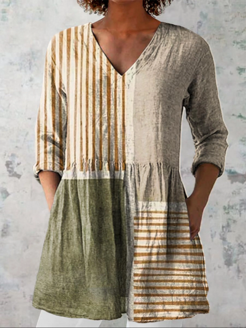 Brunhilde | Long blouse with V-neck